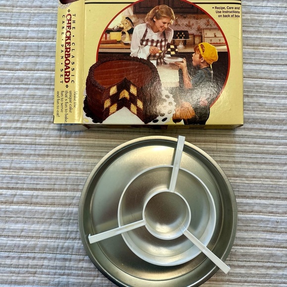 Vintage Chicago Metallic Checkerboard Cake Pan Set – 3 Pans, Divider, Box - Picture 1 of 9